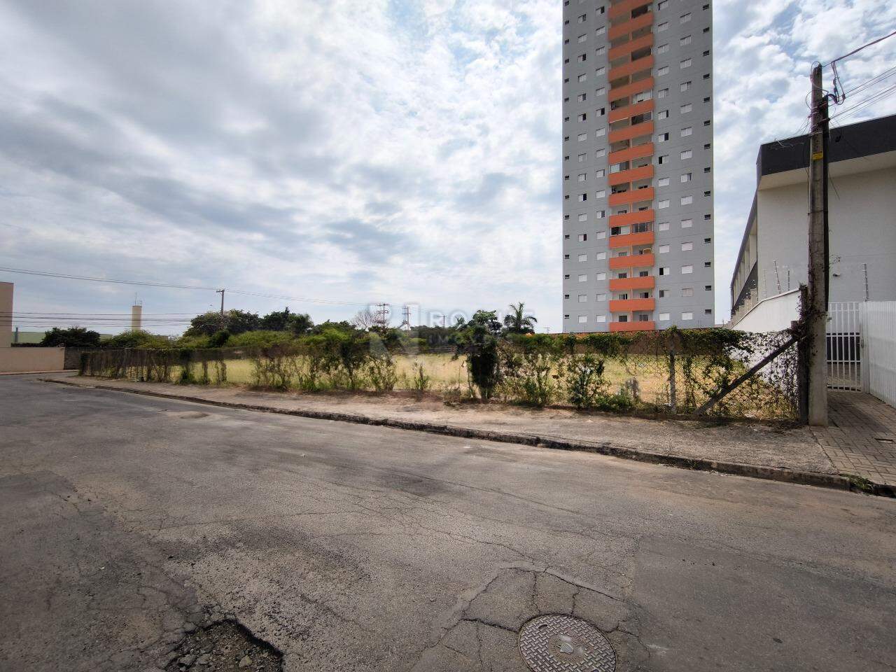 Terreno à venda no bairro Chácaras Antonieta: 