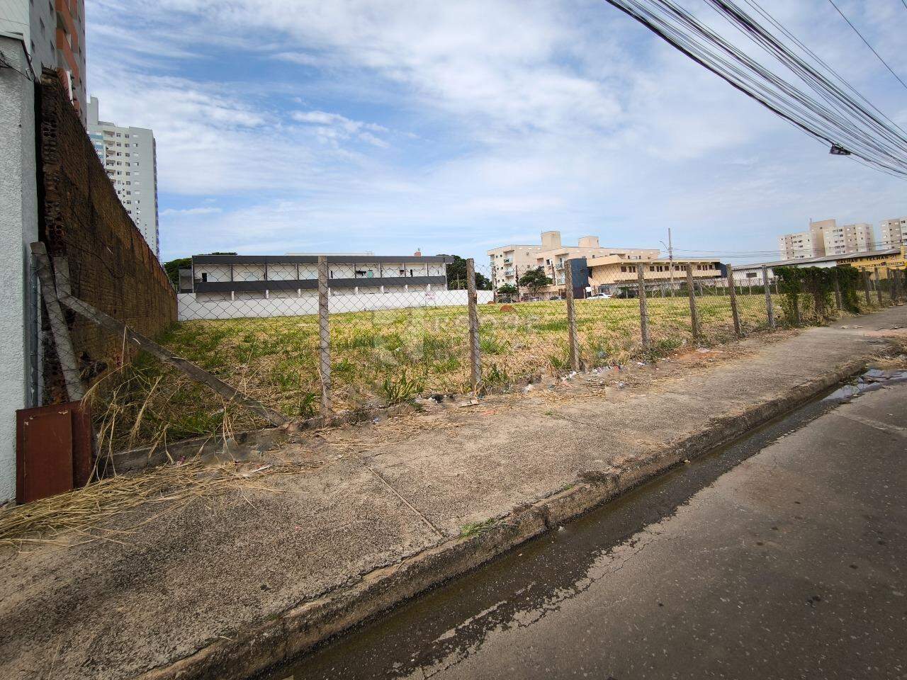 Terreno à venda no bairro Chácaras Antonieta: 