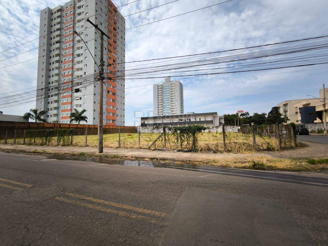 Terreno à venda no bairro Chácaras Antonieta: 