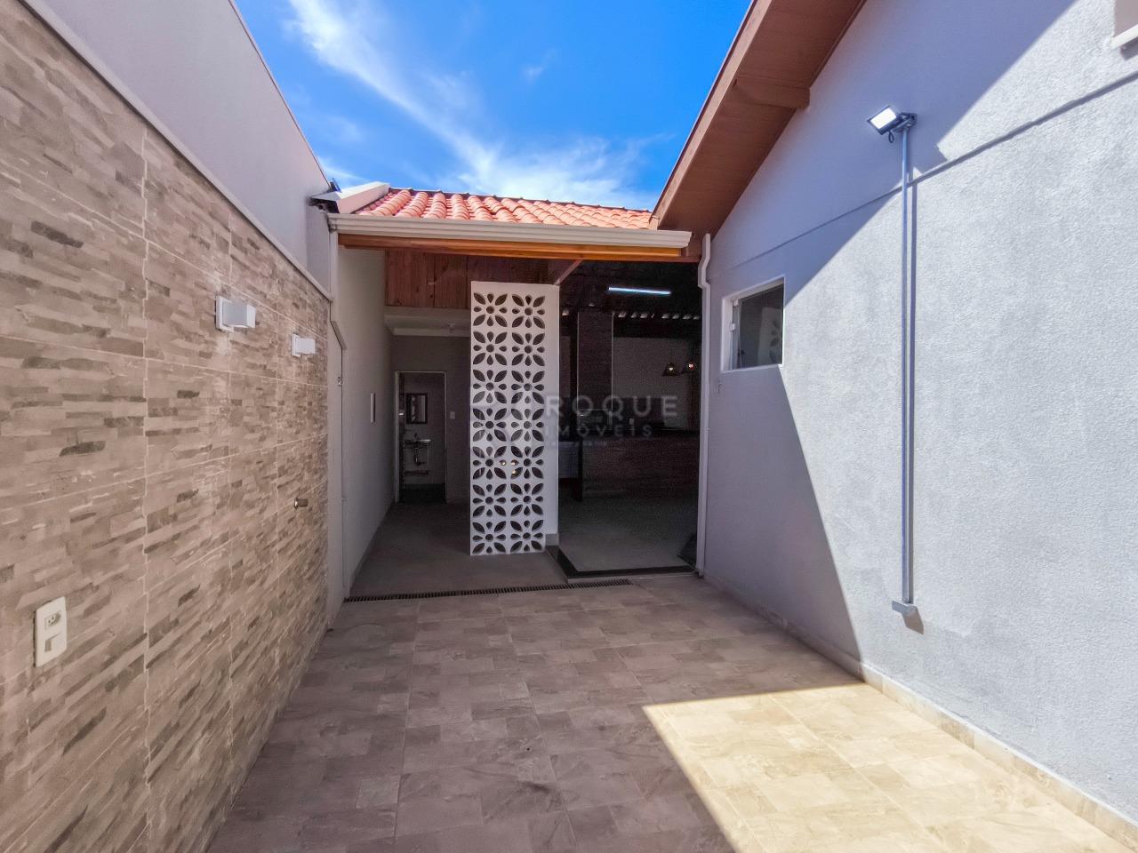 Casa Residencial à venda no bairro Jardim Residencial e Comercial Alto dos Laranjais: ÁREA DE VARAL