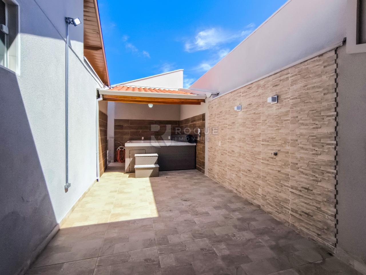 Casa Residencial à venda no bairro Jardim Residencial e Comercial Alto dos Laranjais: ÁREA DE VARAL