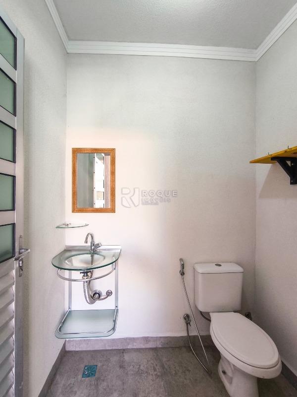 Casa Residencial à venda no bairro Jardim Residencial e Comercial Alto dos Laranjais: BANHEIRO EXTERNO