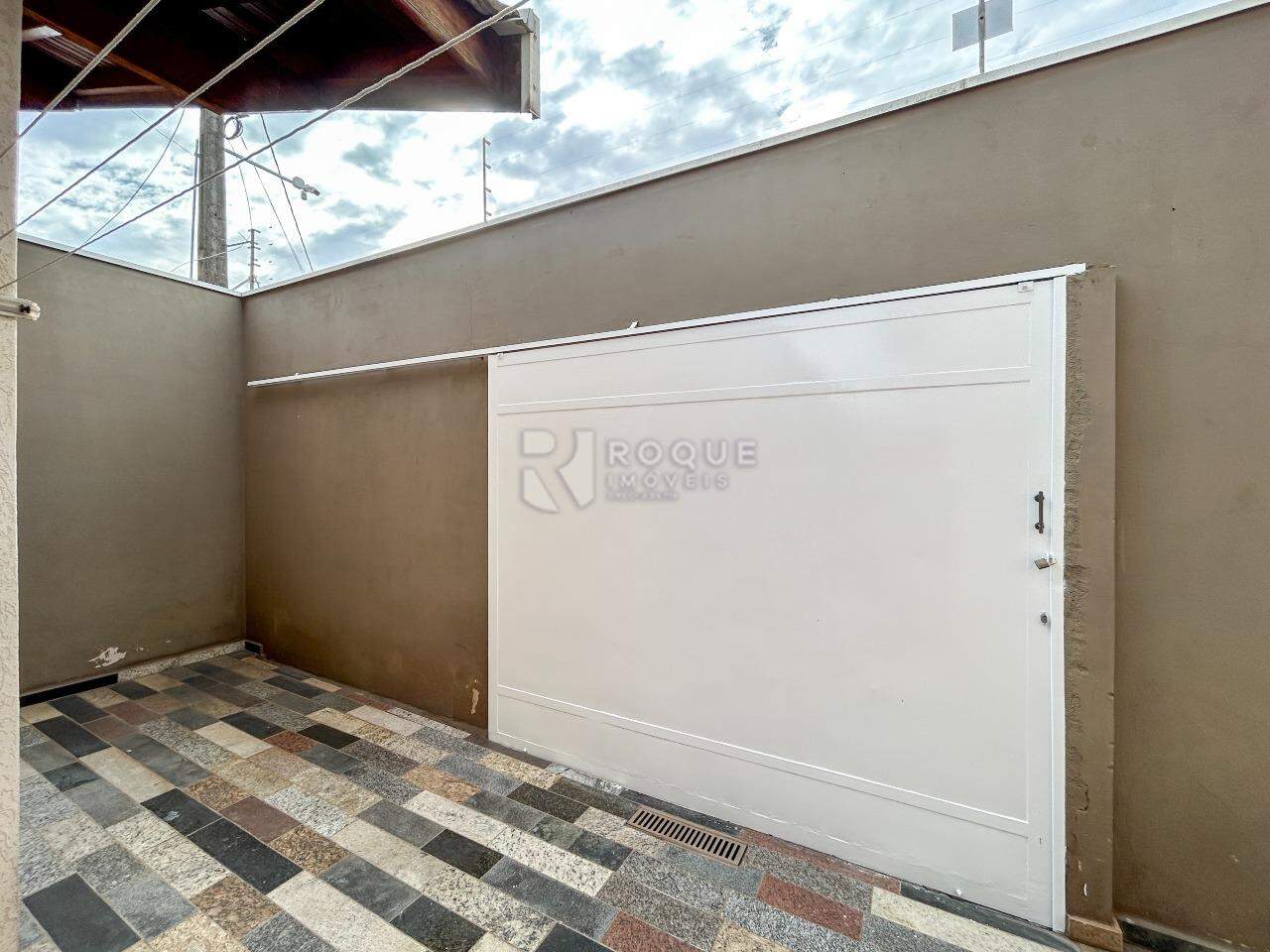 Casa Residencial para aluguel no bairro Vila Solar: Corredor