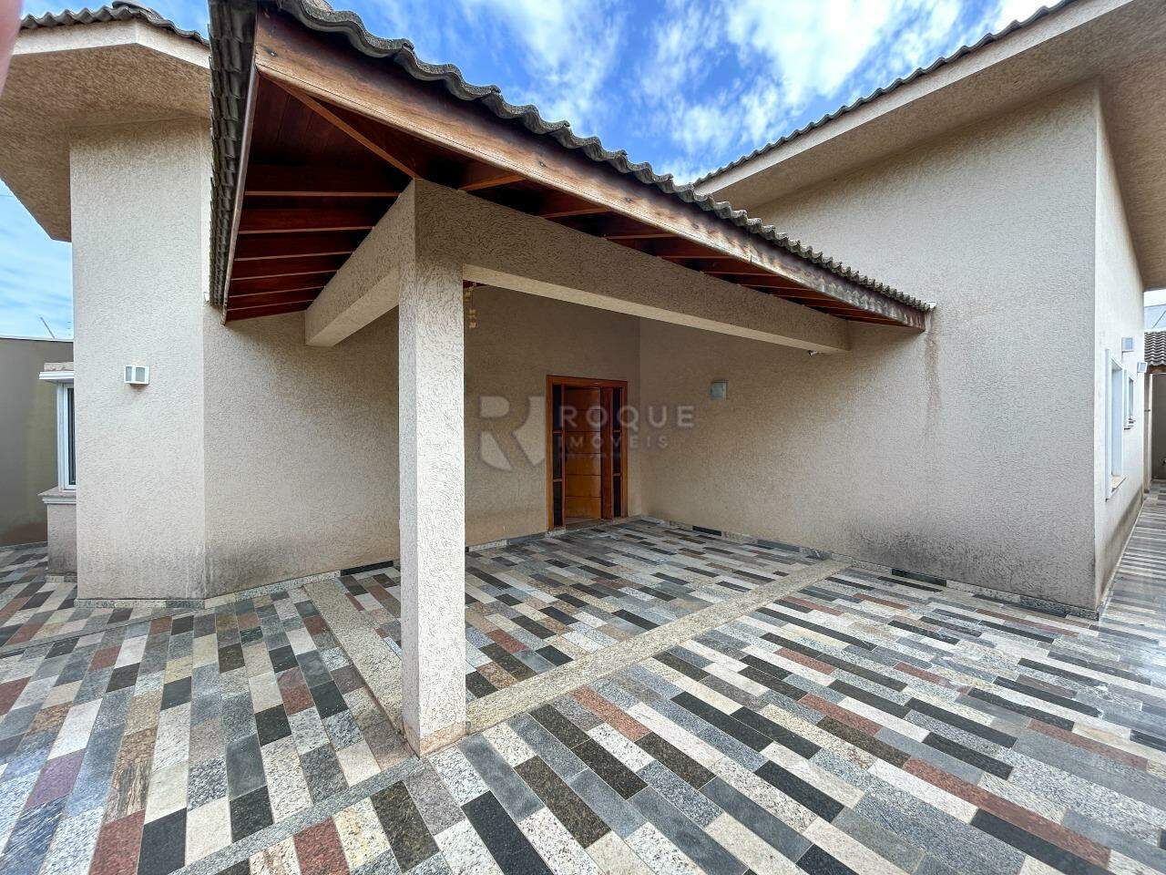 Casa Residencial para aluguel no bairro Vila Solar: Área externa