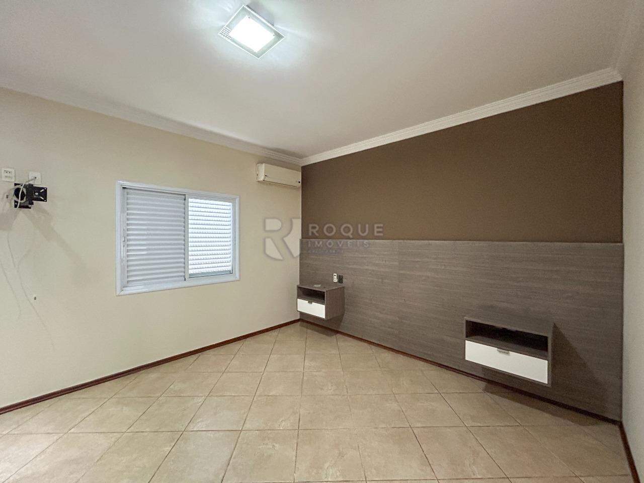Casa Residencial para aluguel no bairro Vila Solar: Dormitório 3 suíte