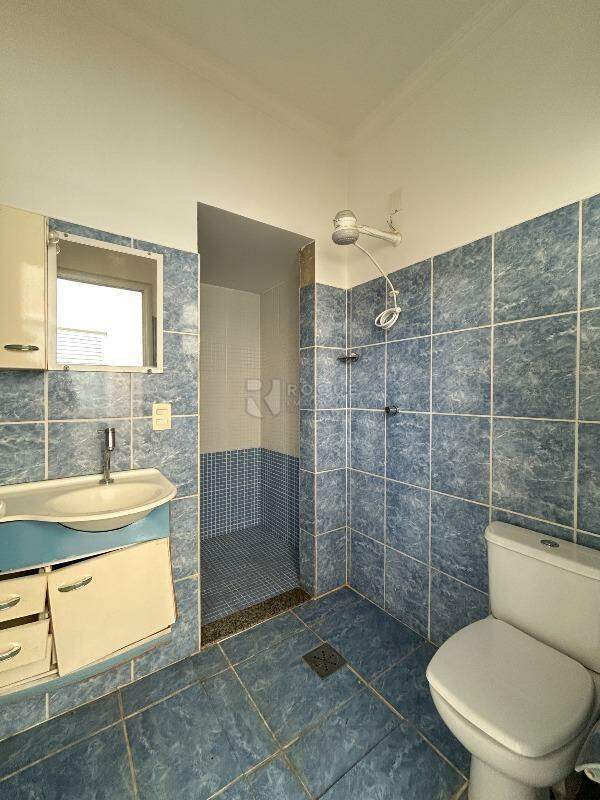 Casa Residencial para aluguel no bairro Vila Solar: WC social fundo