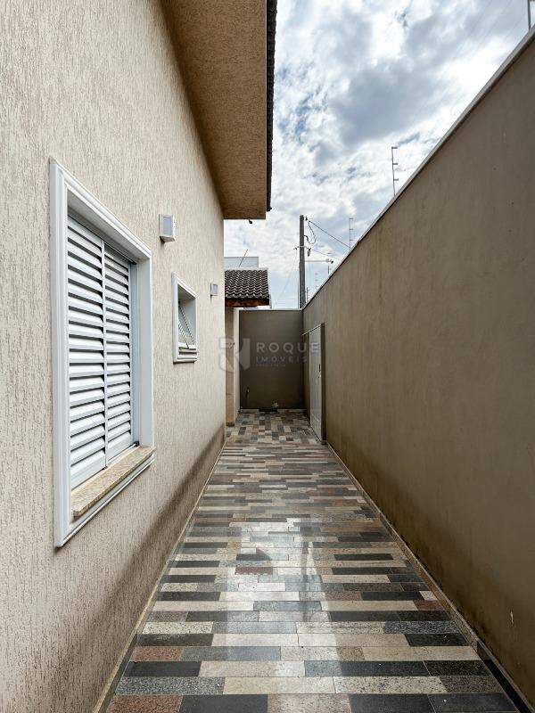 Casa Residencial para aluguel no bairro Vila Solar: Corredor