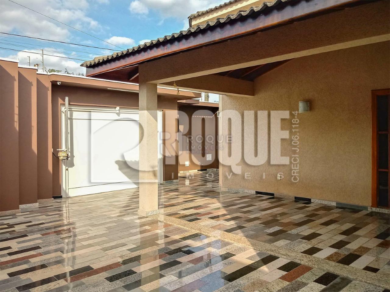 Casa Residencial para aluguel no bairro Vila Solar: Fachada interna