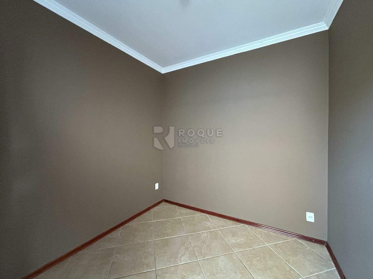Casa Residencial para aluguel no bairro Vila Solar: Despensa fundo