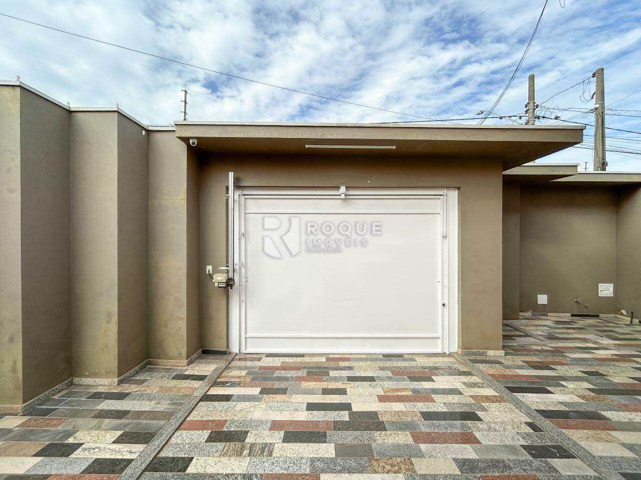 Casa Residencial para aluguel no bairro Vila Solar: Área externa