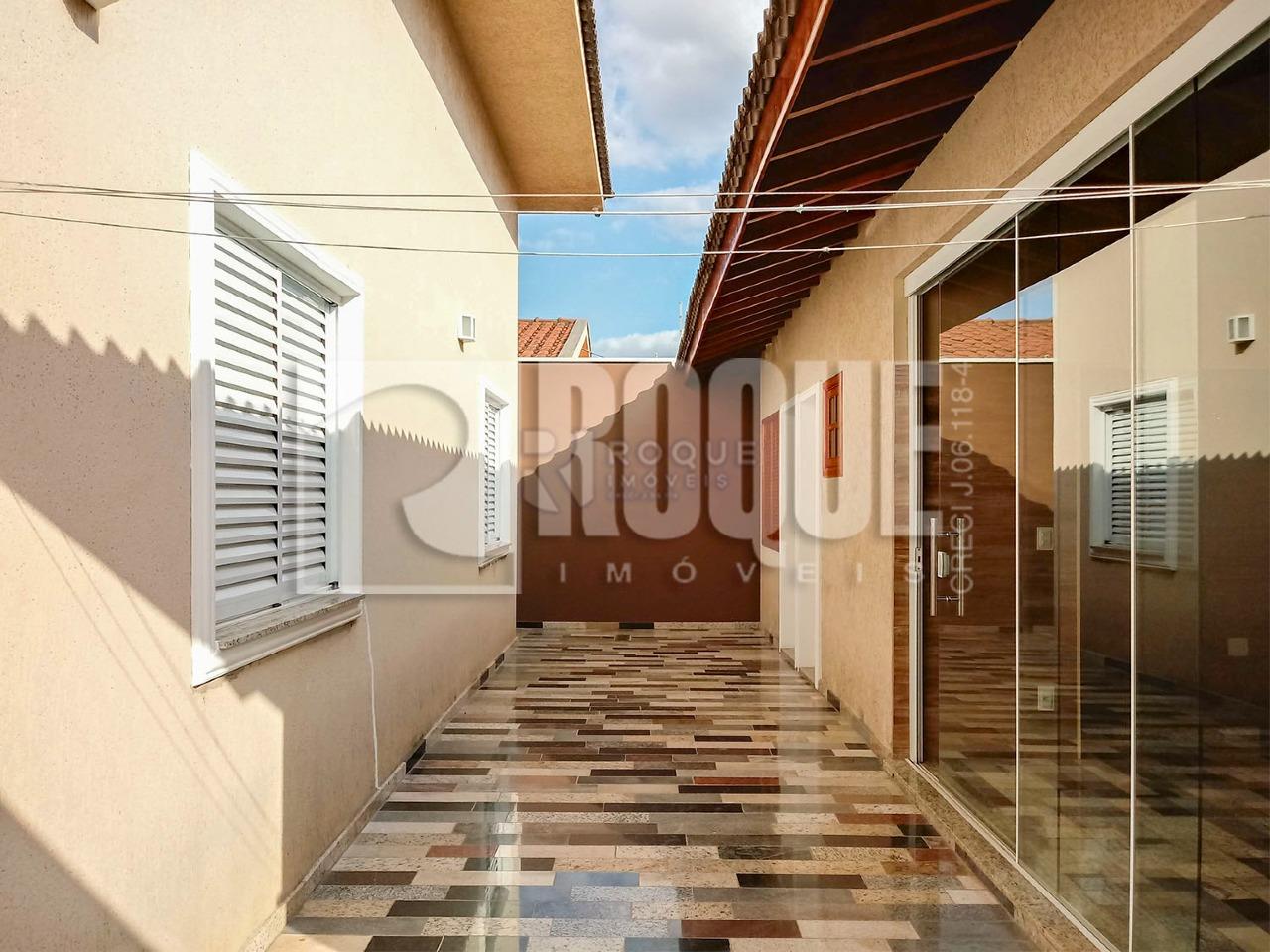 Casa Residencial para aluguel no bairro Vila Solar: Corredor