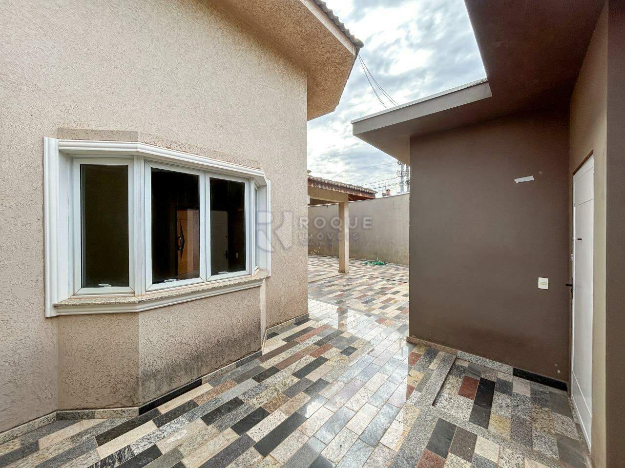Casa Residencial para aluguel no bairro Vila Solar: Área externa