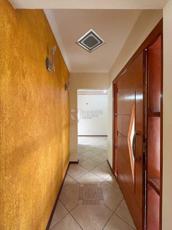 Casa Residencial para aluguel no bairro Vila Solar: Hall de entrada