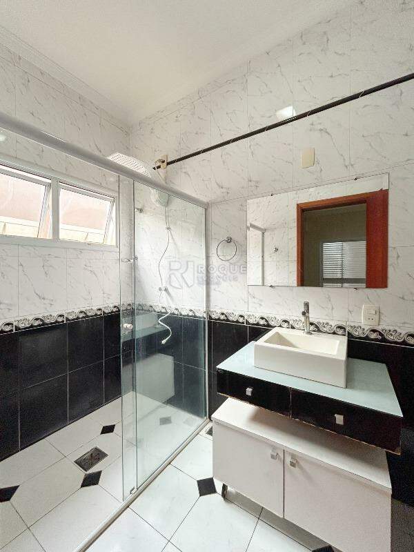 Casa Residencial para aluguel no bairro Vila Solar: WC suíte