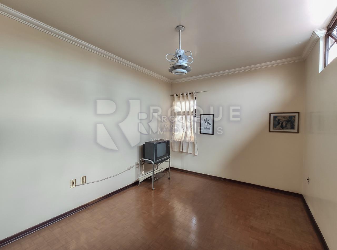 Casa Residencial à venda no bairro Vila Cristovam: 