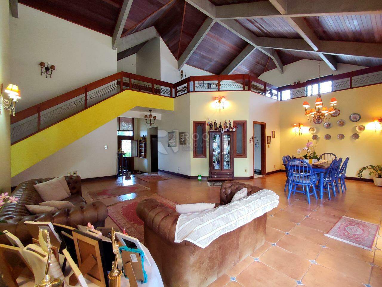 Casa em condomínio à venda no bairro Jardim Florença: SALA DE ESTAR