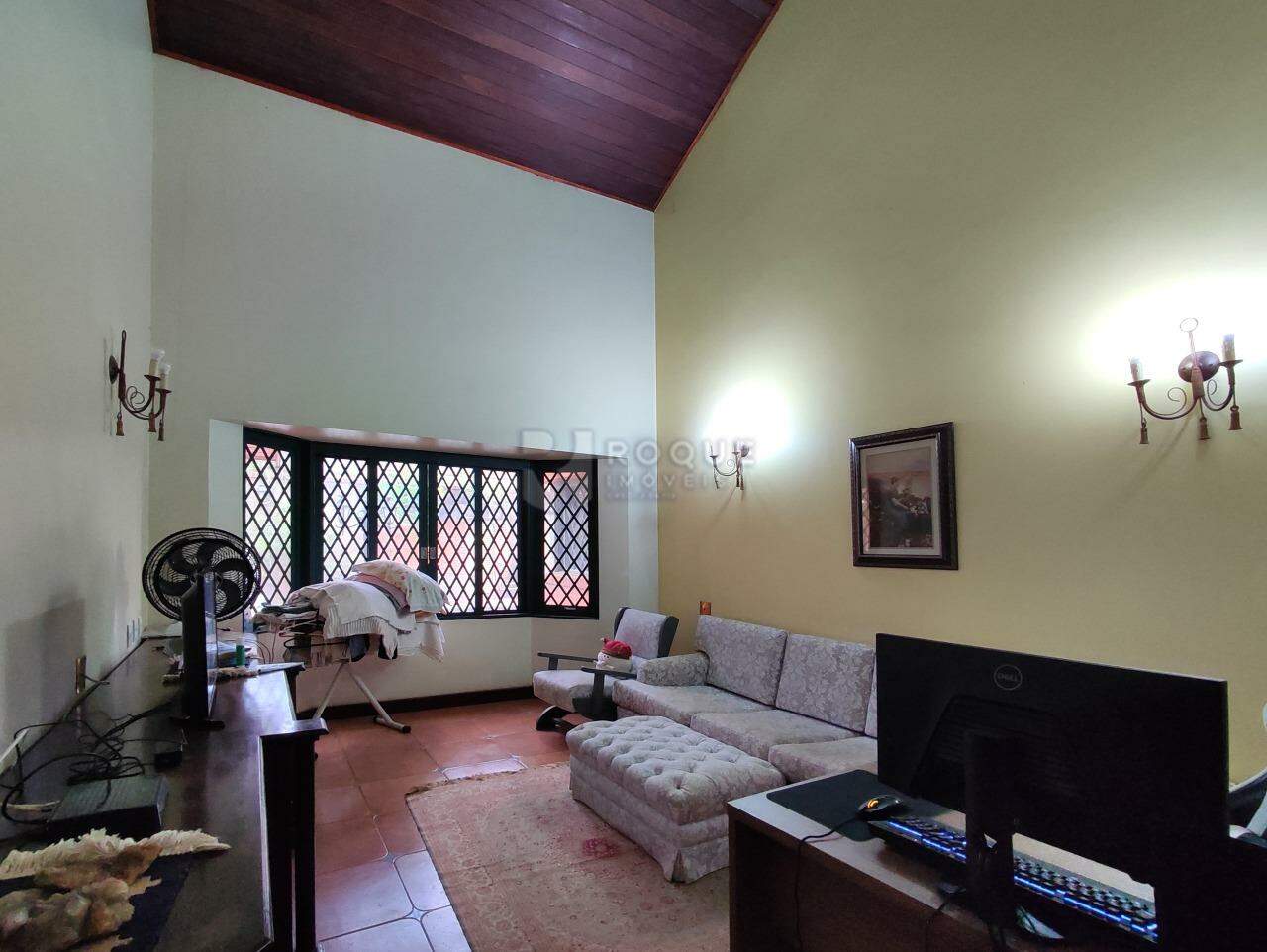 Casa em condomínio à venda no bairro Jardim Florença: SALA DE TV