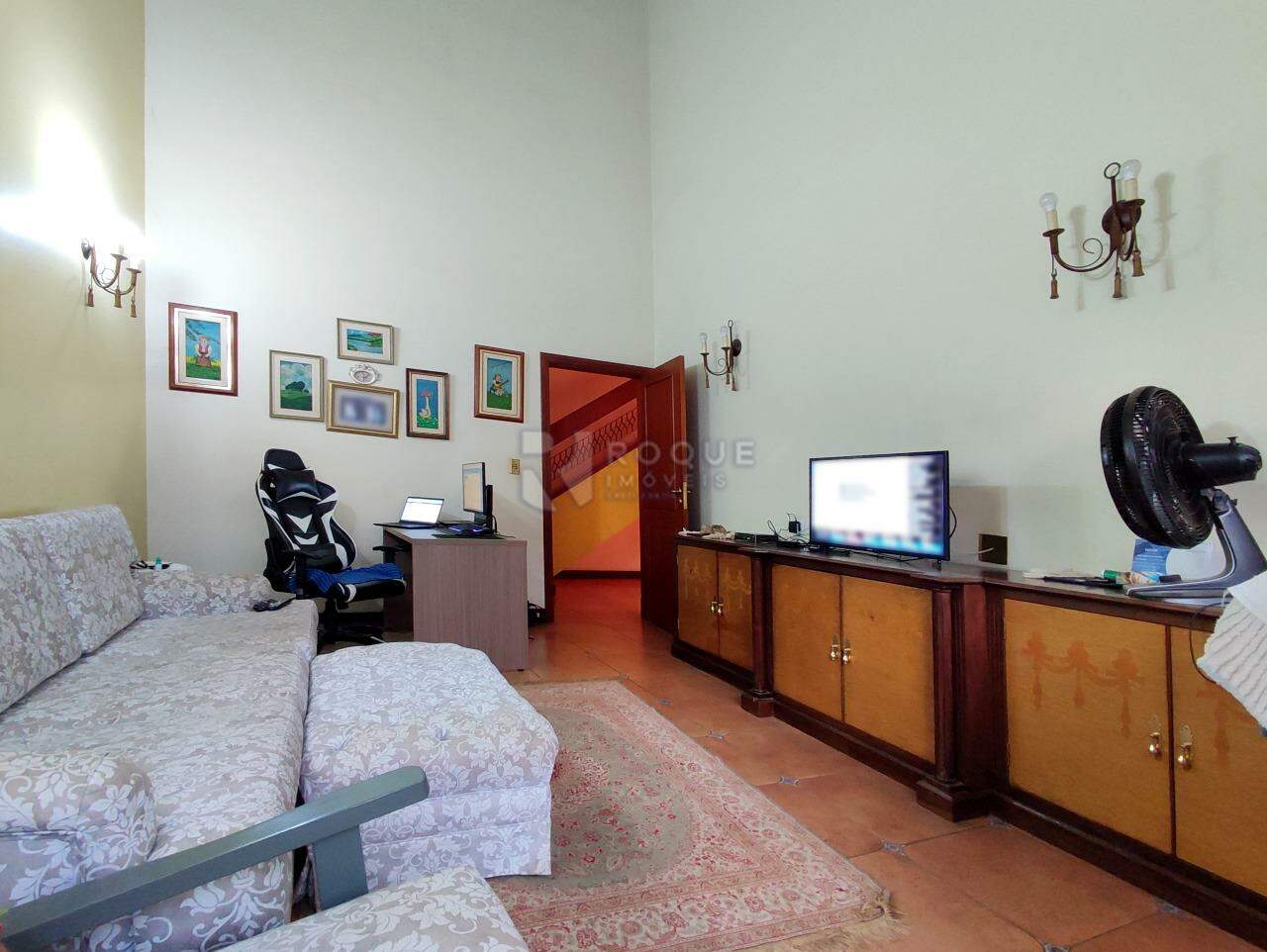 Casa em condomínio à venda no bairro Jardim Florença: SALA DE TV