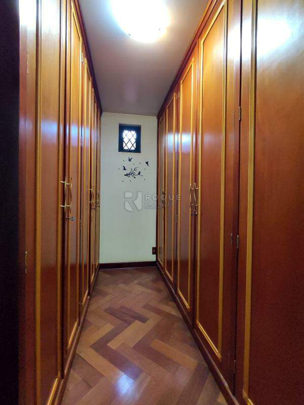 Casa em condomínio à venda no bairro Jardim Florença: CLOSET