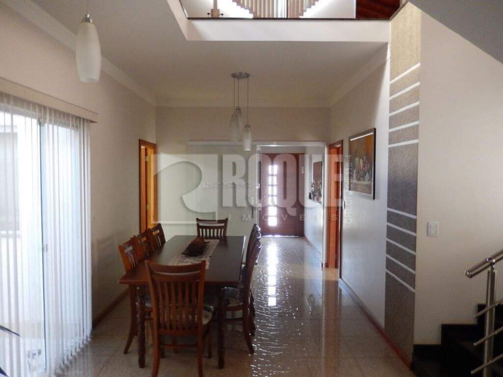 Casa em condomínio à venda no bairro Parque Residencial Roland: 