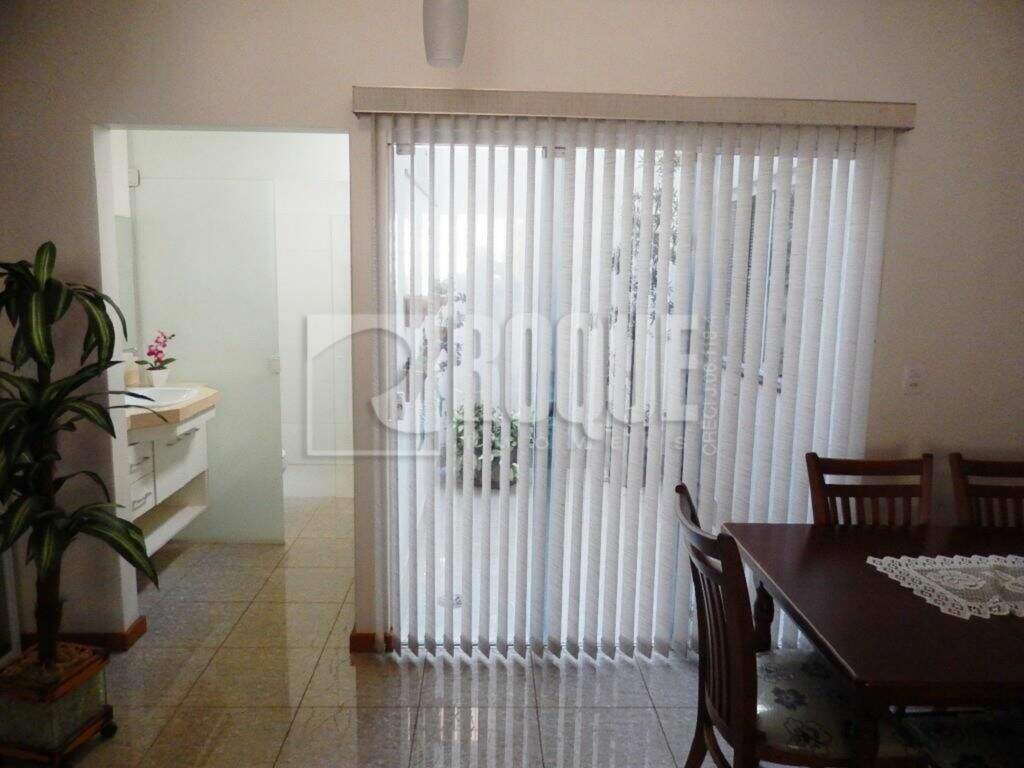 Casa em condomínio à venda no bairro Parque Residencial Roland: 