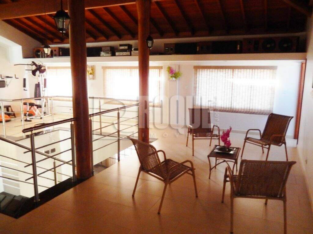 Casa em condomínio à venda no bairro Parque Residencial Roland: 