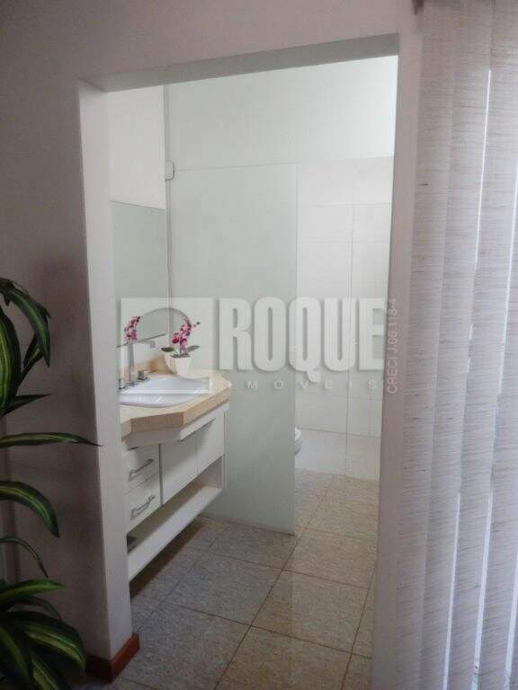 Casa em condomínio à venda no bairro Parque Residencial Roland: 