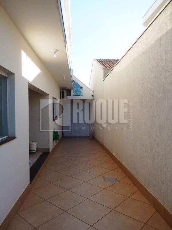 Casa em condomínio à venda no bairro Parque Residencial Roland: 