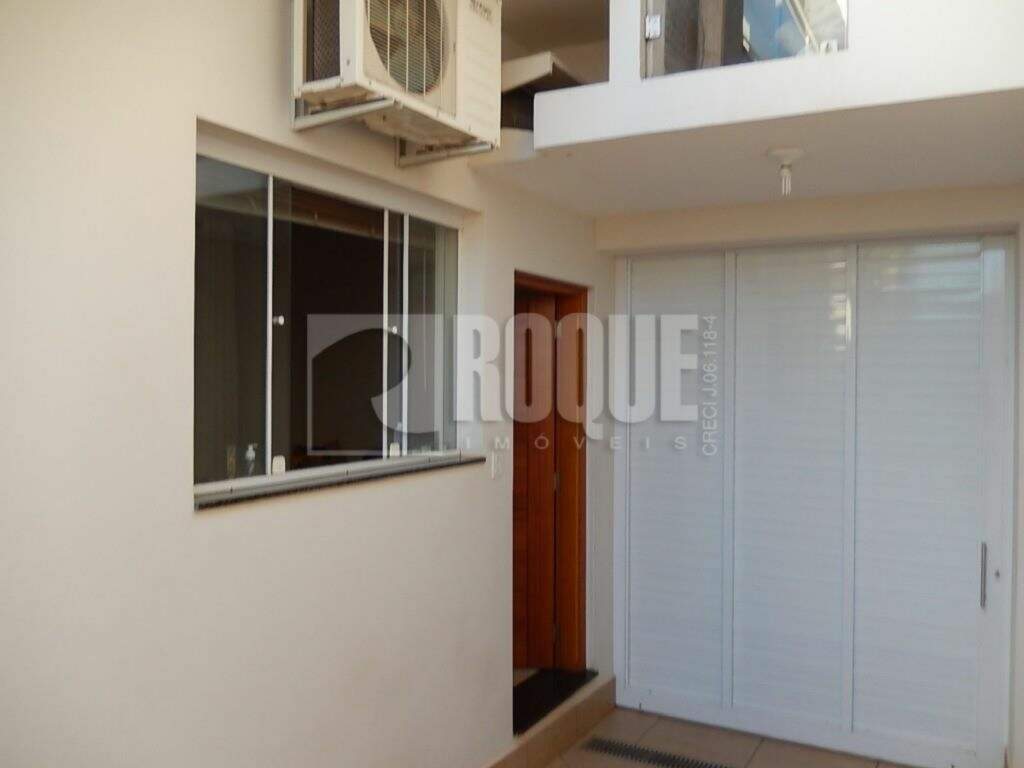 Casa em condomínio à venda no bairro Parque Residencial Roland: 