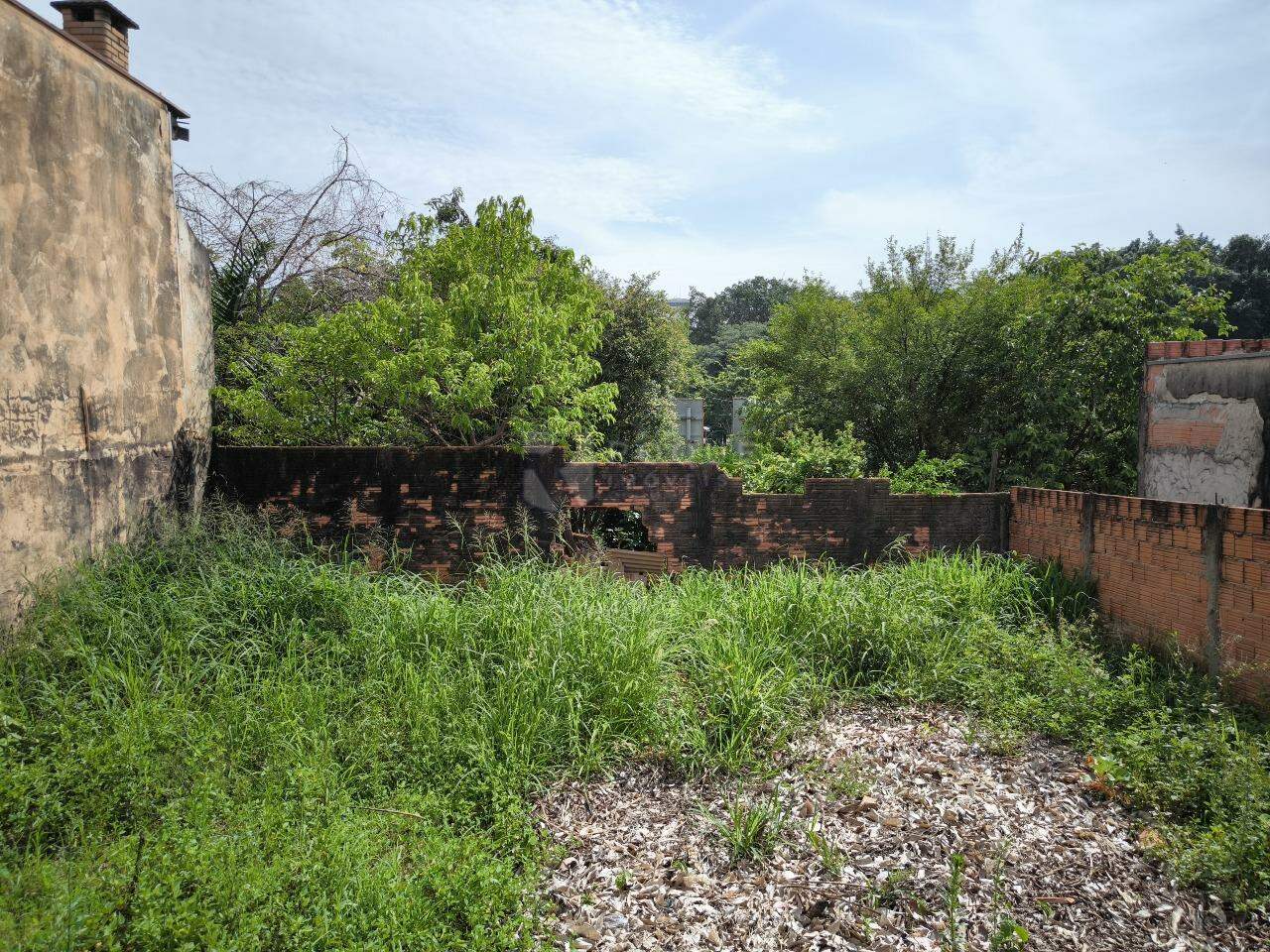 Terreno à venda no bairro Jardim Nossa Senhora do Amparo: