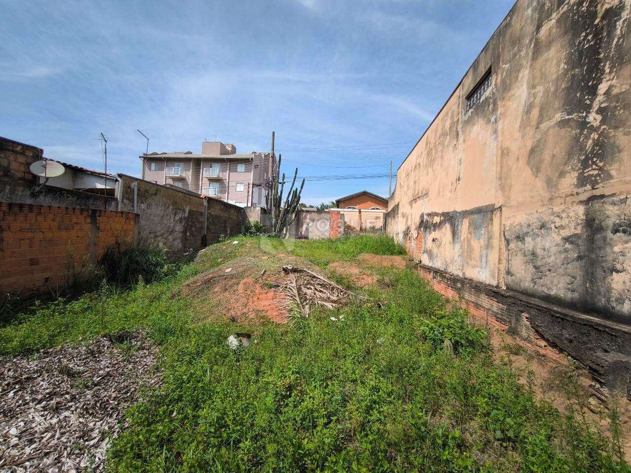 Terreno à venda no bairro Jardim Nossa Senhora do Amparo: