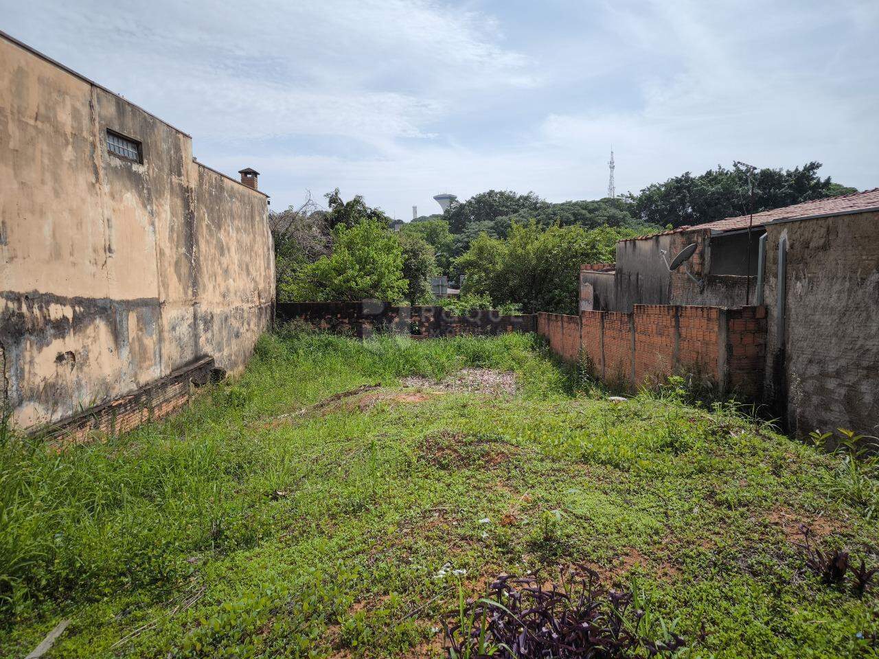 Terreno à venda no bairro Jardim Nossa Senhora do Amparo: 