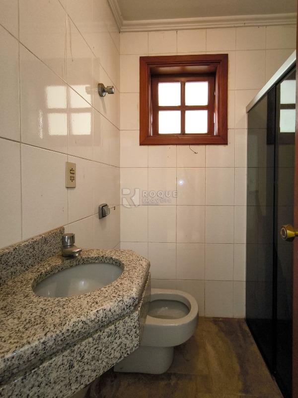 Casa em condomínio à venda no bairro Jardim Florença: BANHEIRO EXTERNO