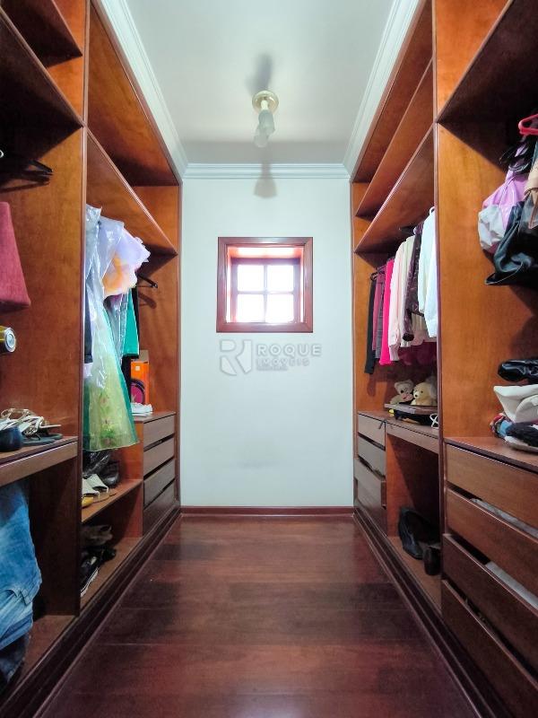 Casa em condomínio à venda no bairro Jardim Florença: CLOSET SUÍTE MASTER