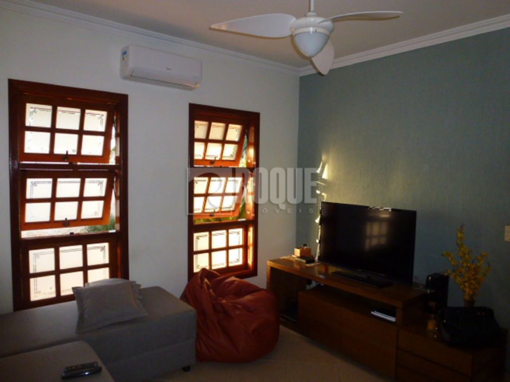 Casa Residencial à venda no bairro Vila Camargo: 