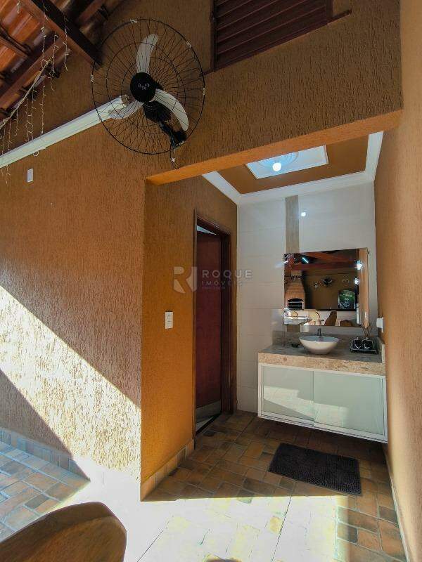Casa Residencial à venda no bairro Jardim Adélia Cavicchia Grotta: LAVABO EXTERNO