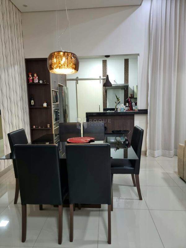 Casa em condomínio à venda no bairro Jardim Residencial Campo Novo: