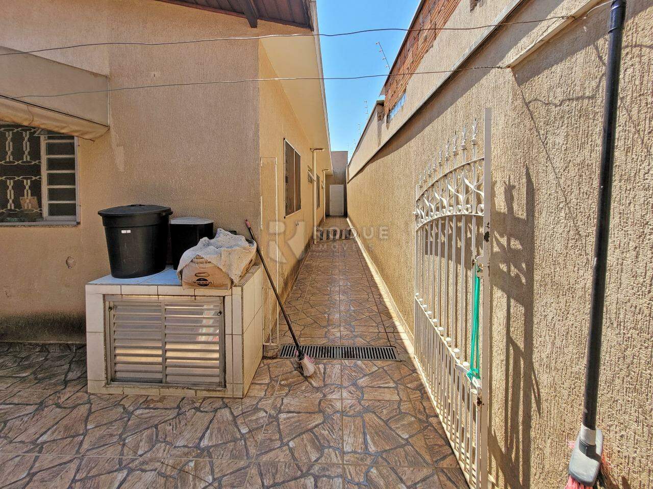Casa Residencial à venda no bairro Jardim da Graminha: QUINTAL