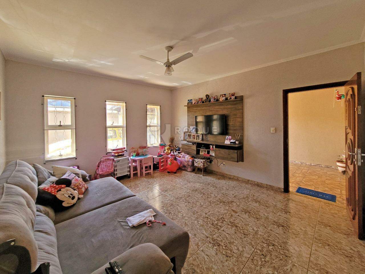 Casa Residencial à venda no bairro Jardim da Graminha: SALA DE ESTAR