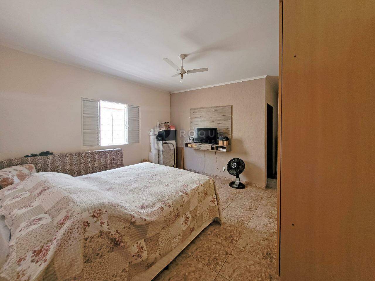 Casa Residencial à venda no bairro Jardim da Graminha: SUÍTE