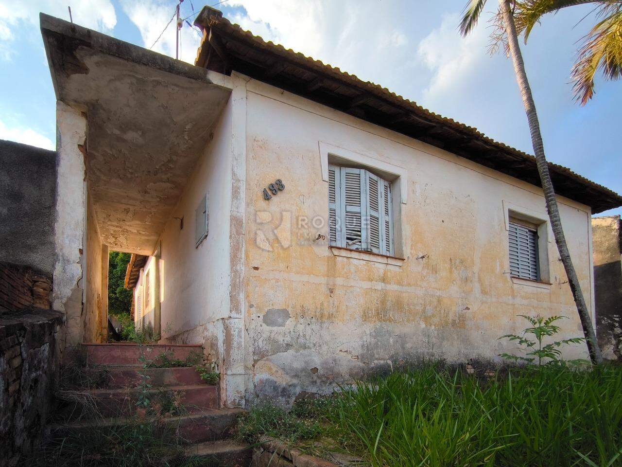 Terreno à venda no bairro Vila Queiroz: FRENTE