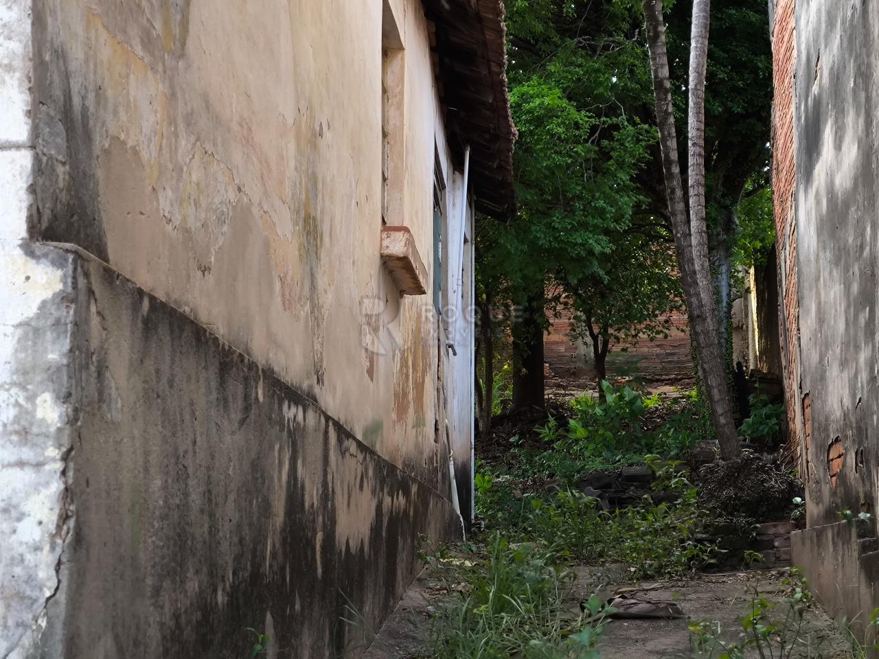 Terreno à venda no bairro Vila Queiroz: LATERAL EXTERNA