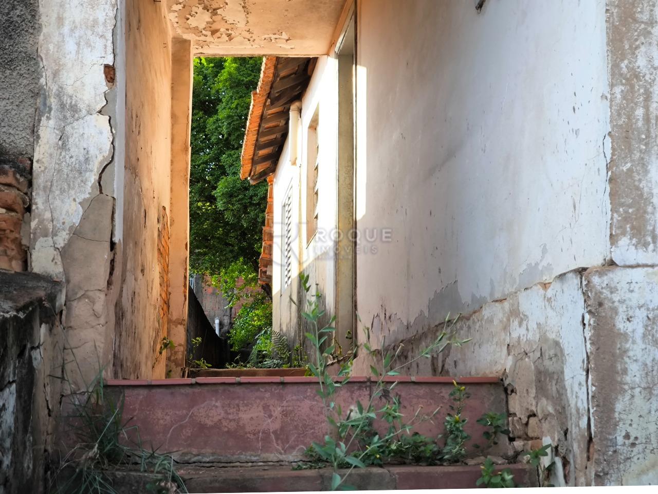 Terreno à venda no bairro Vila Queiroz: LATERAL EXTERNA