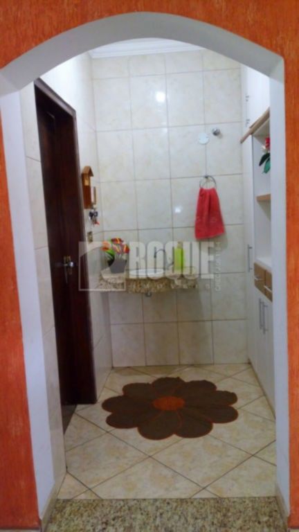 Casa em condomínio à venda no bairro Jardim Colonial: 