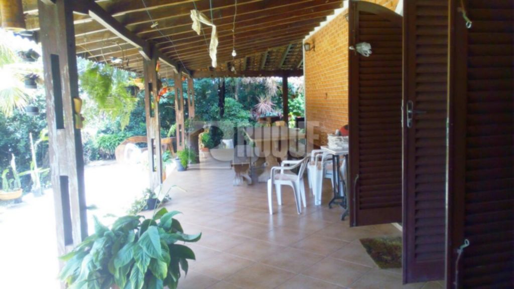 Casa em condomínio à venda no bairro Jardim Colonial: 