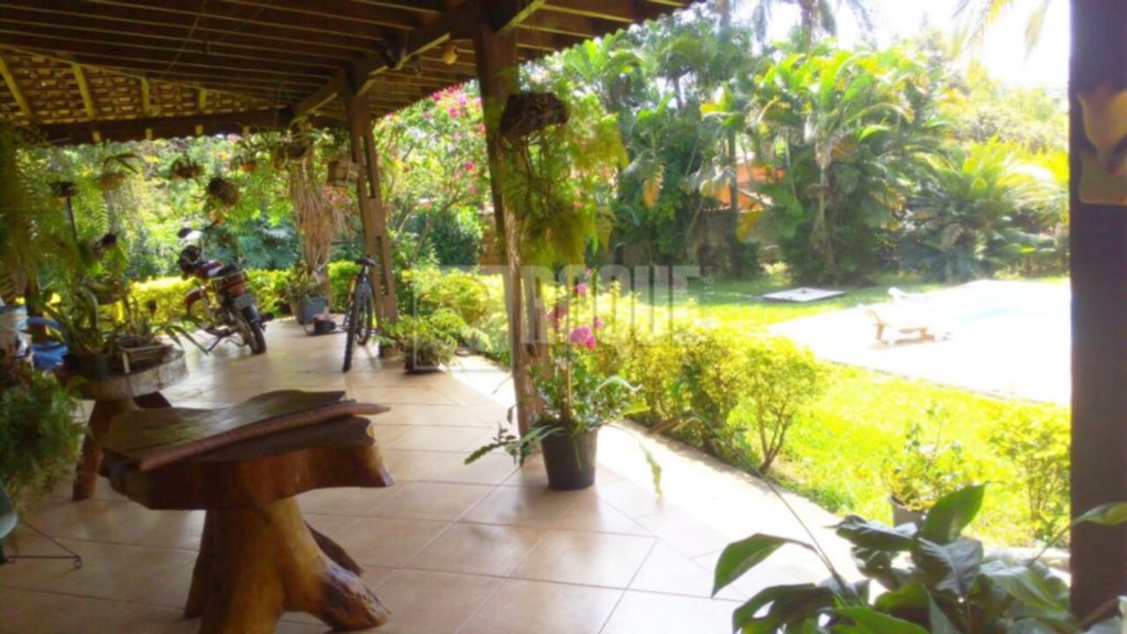 Casa em condomínio à venda no bairro Jardim Colonial: 