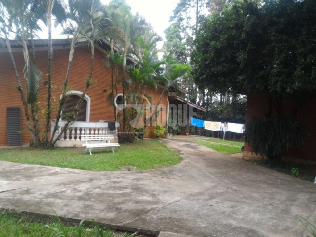 Casa em condomínio à venda no bairro Jardim Colonial: 