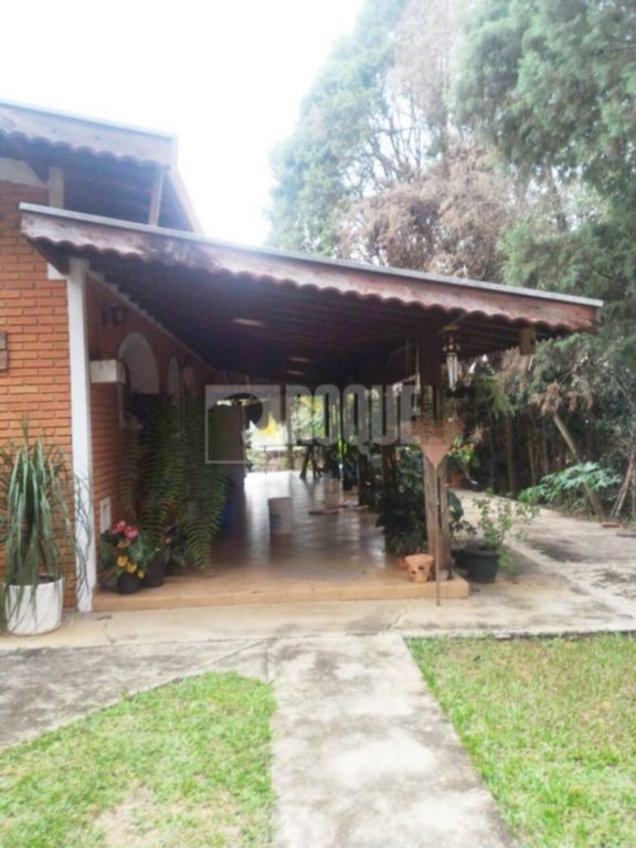 Casa em condomínio à venda no bairro Jardim Colonial: 