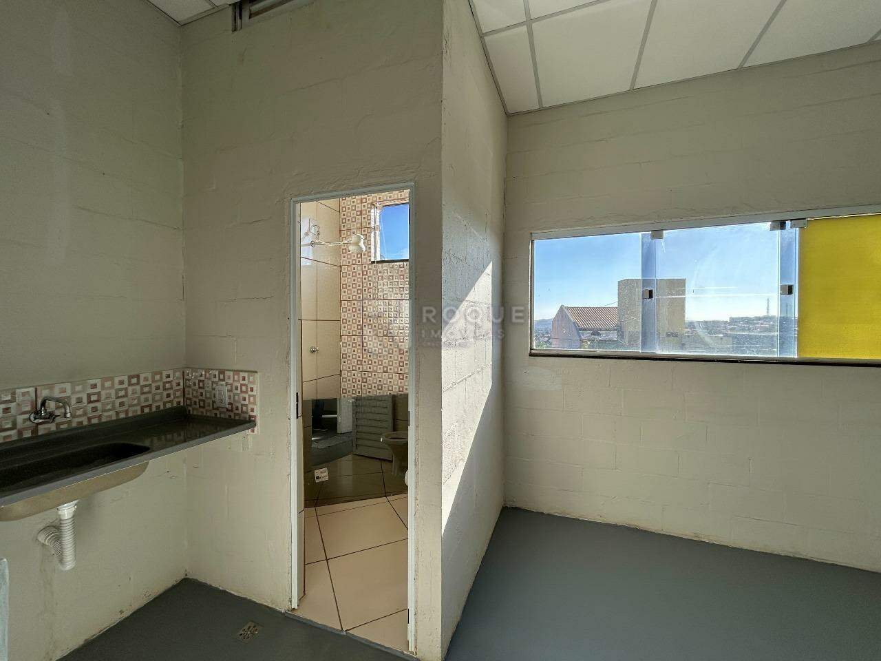 Barracão/Galpão para aluguel no bairro Jardim Porto Real IV: Lavabo sala 2 segundo andar 
