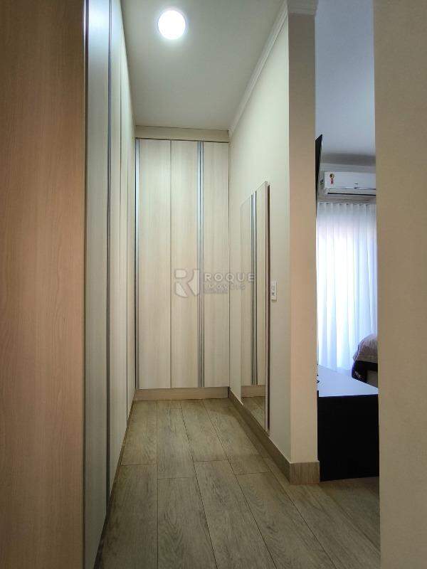 Casa em condomínio à venda no bairro Jardim Aquárius: CLOSET
